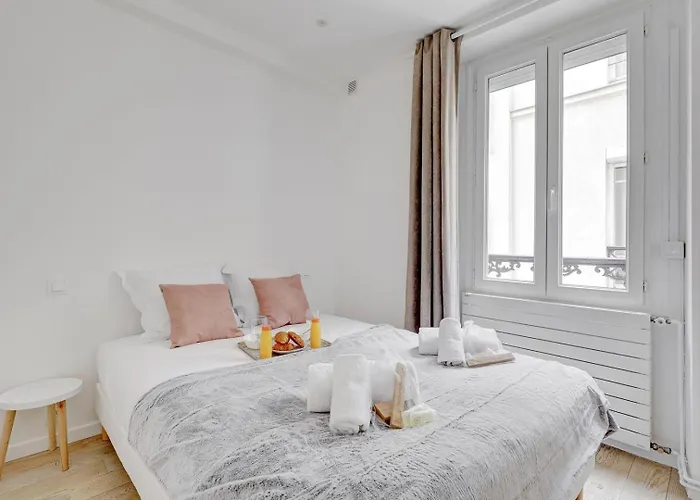 521 Mederic - Modern 17 *